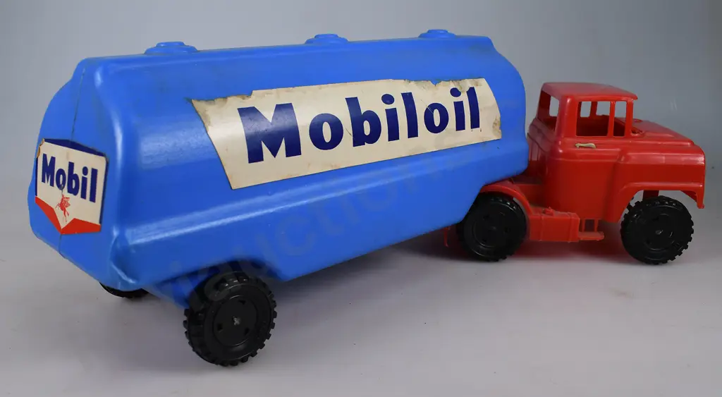 LINCOLN NZ ASSOCCIATED PLASTIC TOYS Image 1++