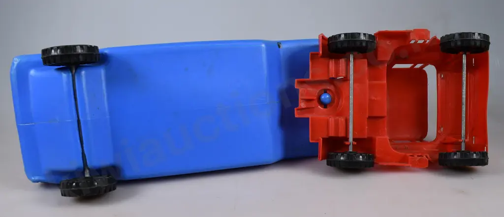 LINCOLN NZ ASSOCCIATED PLASTIC TOYS Image 1++