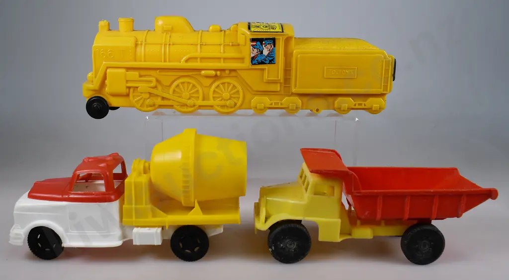 PLASTIC TOYS Image 1++