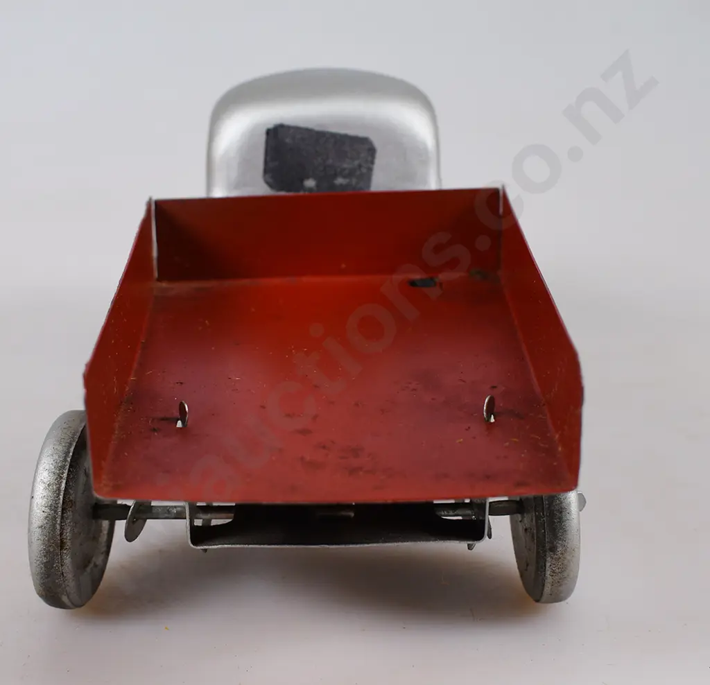 STAR TOYS NZ MADE PRESSED METAL CLOCKWORK TIP TRUCK Image 1++