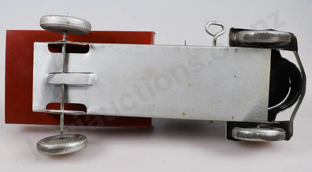 STAR TOYS NZ MADE PRESSED METAL CLOCKWORK TIP TRUCK Image 1++