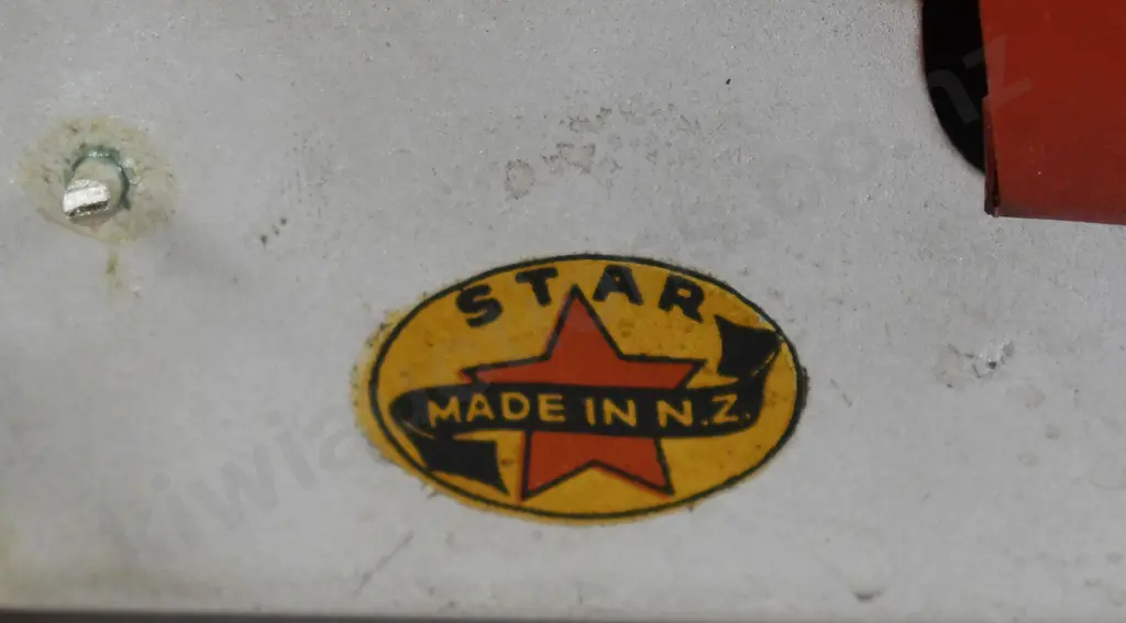 STAR TOYS NZ MADE PRESSED METAL CLOCKWORK TIP TRUCK Image 1++