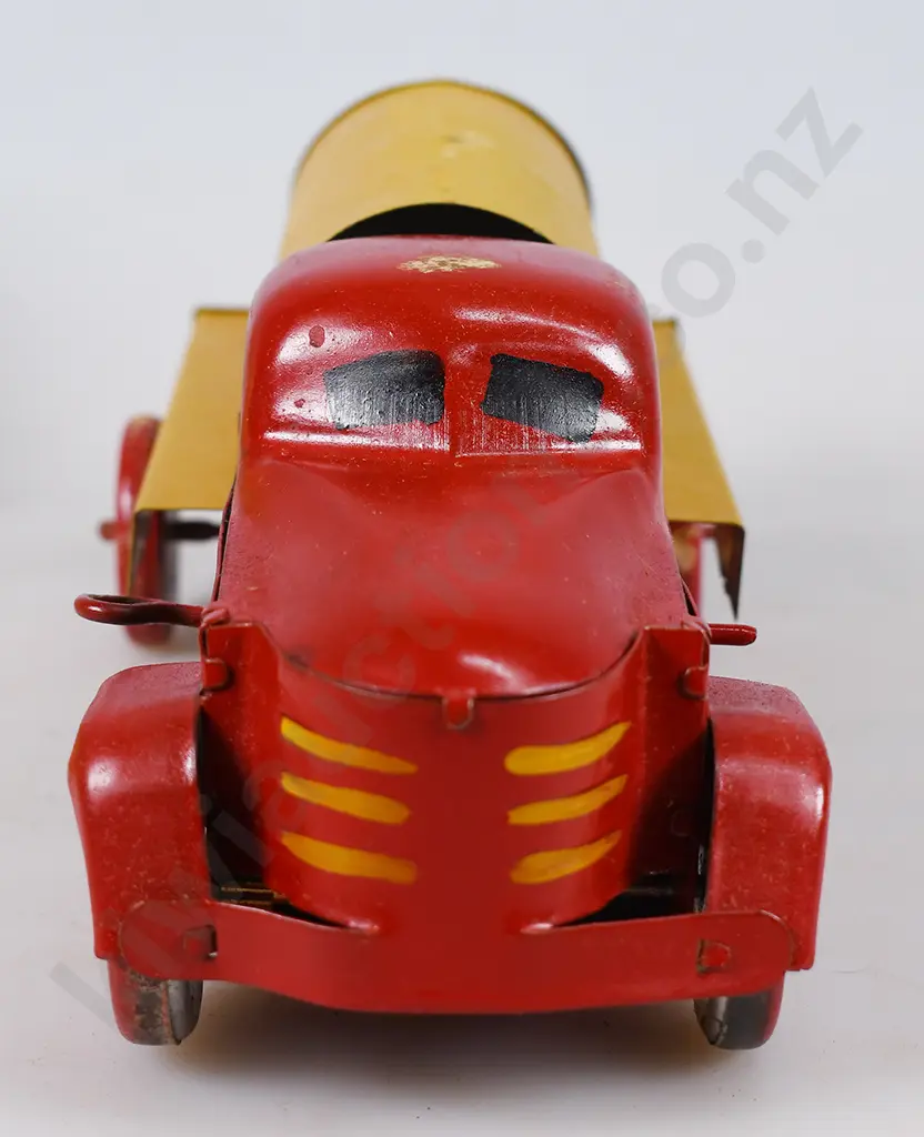 STAR TOYS NZ MADE PRESSED METAL CLOCKWORK SHELL TANKER Image 1++