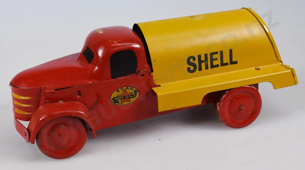 STAR TOYS NZ MADE PRESSED METAL CLOCKWORK SHELL TANKER Image 1++