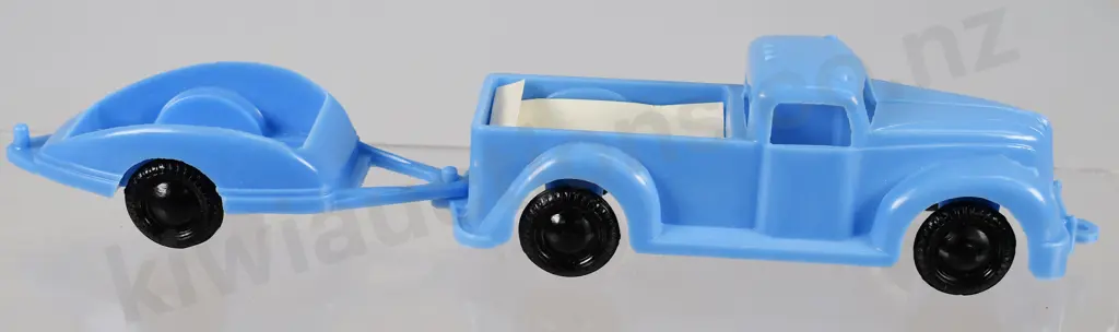 CHRISTCHURCH MADE TRUCK & TRAILER IN ORIGINAL BOX Image 1++