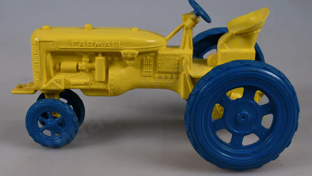 PORANA PLASTICS NZ MADE FARMALL TRACTOR Image 1++