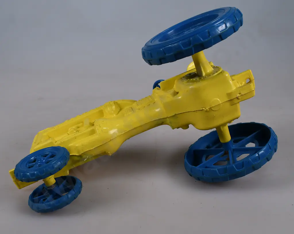 PORANA PLASTICS NZ MADE FARMALL TRACTOR Image 1++