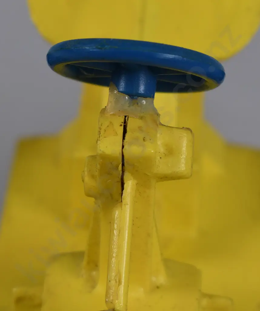 PORANA PLASTICS NZ MADE FARMALL TRACTOR Image 1++