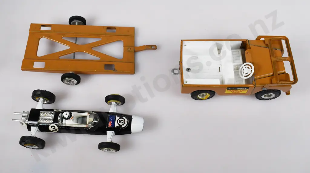 TRI-ANG MINI HIGHWAY MH4 RACING CAR TRAILER SET Image 1++