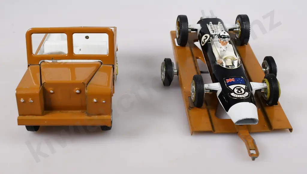 TRI-ANG MINI HIGHWAY MH4 RACING CAR TRAILER SET Image 1++