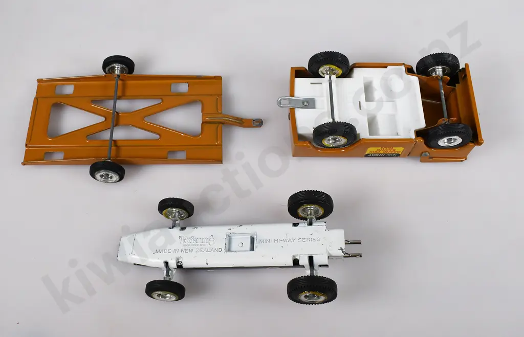 TRI-ANG MINI HIGHWAY MH4 RACING CAR TRAILER SET Image 1++