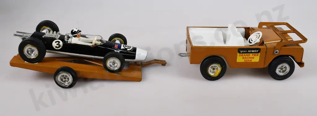 TRI-ANG MINI HIGHWAY MH4 RACING CAR TRAILER SET Image 1++