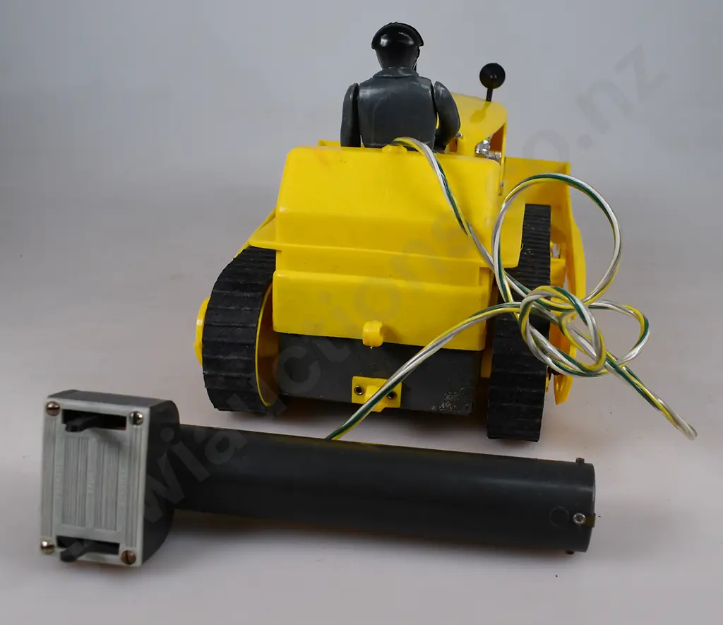 LINCOLN INTERNATIONAL HEAVY DUTY BULLDOZER IN ORIGINAL BOX Image 1++