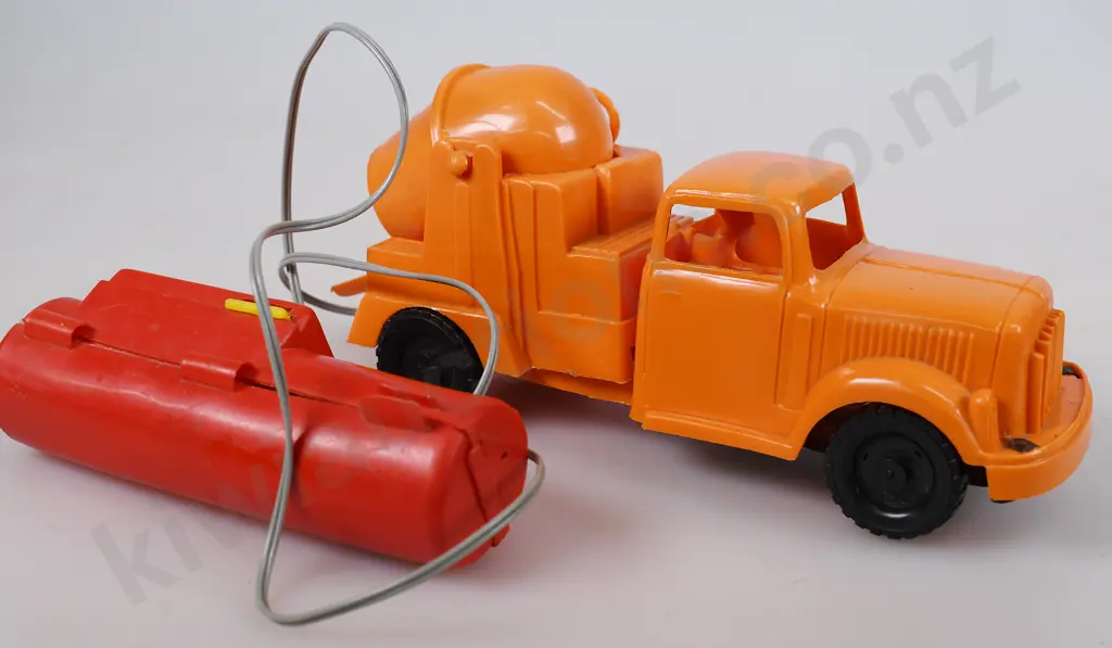 LINCOLN INTERNATIONAL REMOTE CONTROLLED CONCRETE MIXERS Image 1++