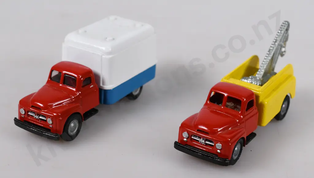 MICRO MODEL TORRO ISSUE INTERNATIONAL DELIVERY VAN, BREAKDOWN TRUCK Image 1++