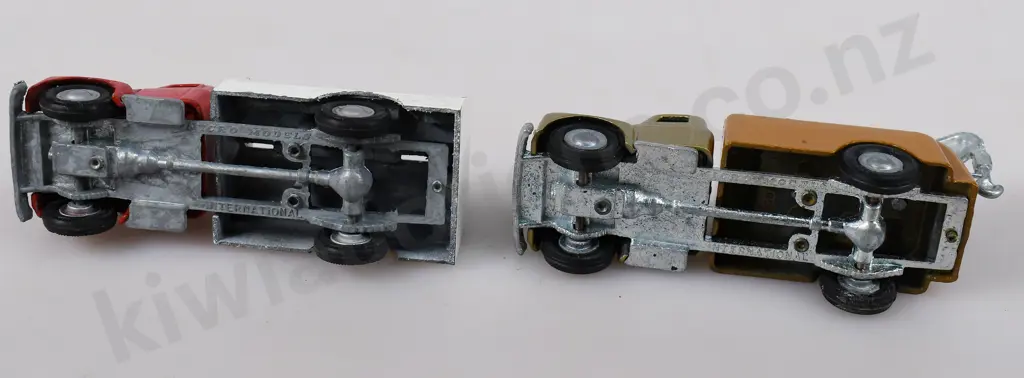 MICRO MODEL MATAI ISSUE INTERNATIONAL DRINKS TRUCK, BREAKDOWN TRUCK Image 1++