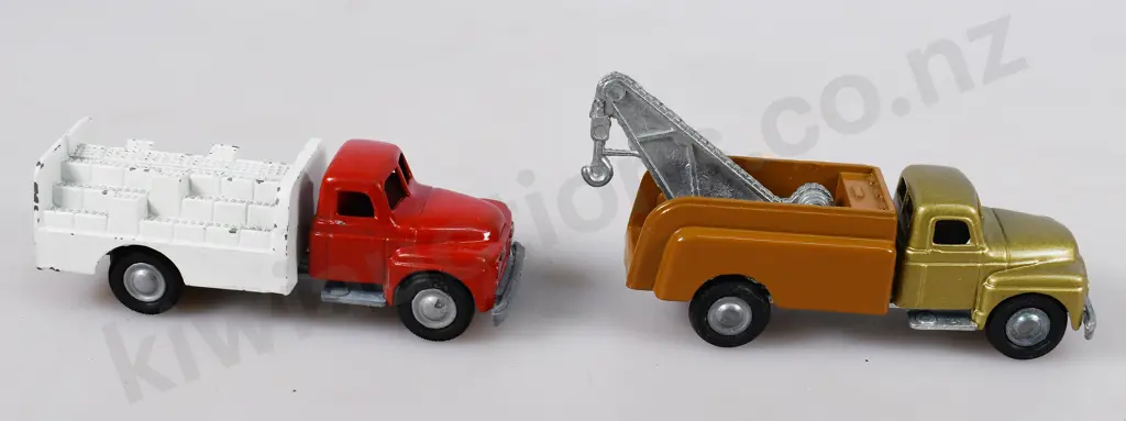 MICRO MODEL MATAI ISSUE INTERNATIONAL DRINKS TRUCK, BREAKDOWN TRUCK Image 1++
