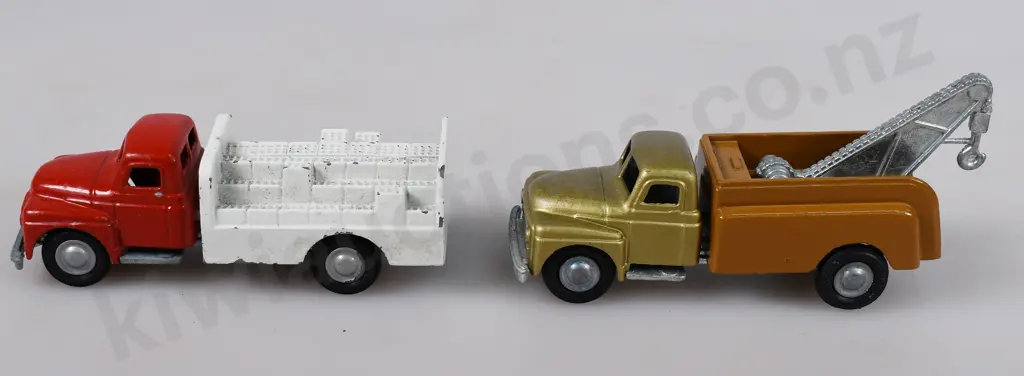 MICRO MODEL MATAI ISSUE INTERNATIONAL DRINKS TRUCK, BREAKDOWN TRUCK Image 1++