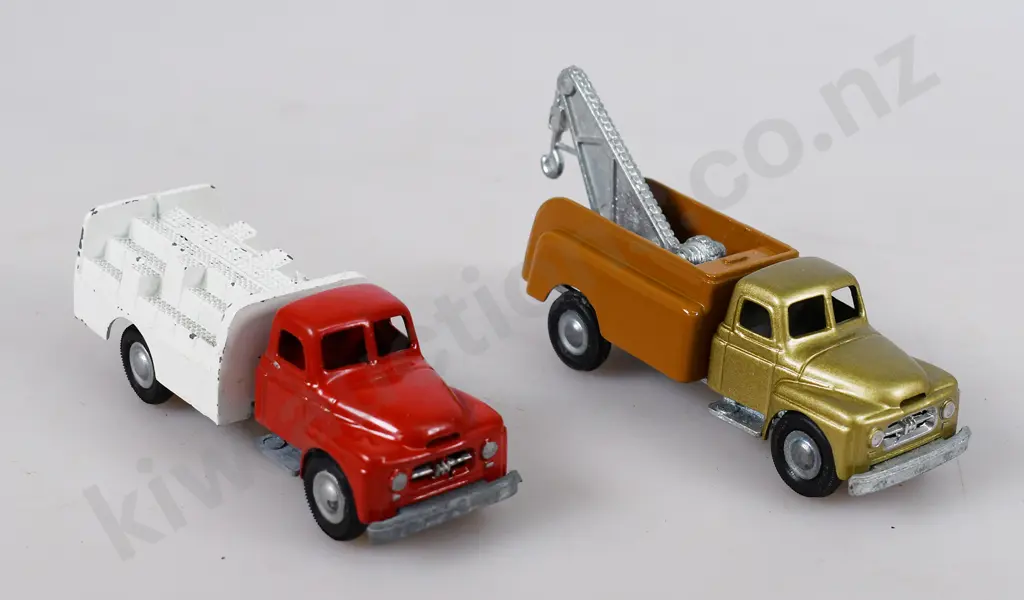 MICRO MODEL MATAI ISSUE INTERNATIONAL DRINKS TRUCK, BREAKDOWN TRUCK Image 1++