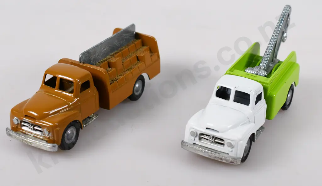 MICRO MODEL MATAI ISSUE INTERNATIONAL DRINKS TRUCK, BREAKDOWN TRUCK Image 1++