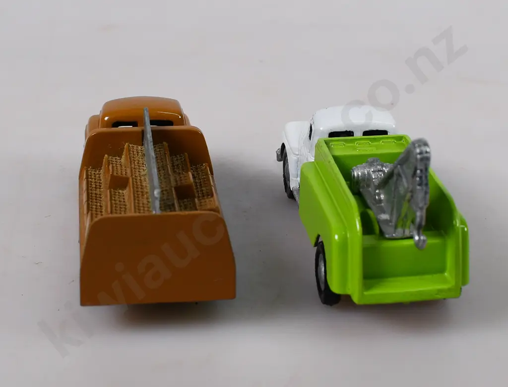 MICRO MODEL MATAI ISSUE INTERNATIONAL DRINKS TRUCK, BREAKDOWN TRUCK Image 1++