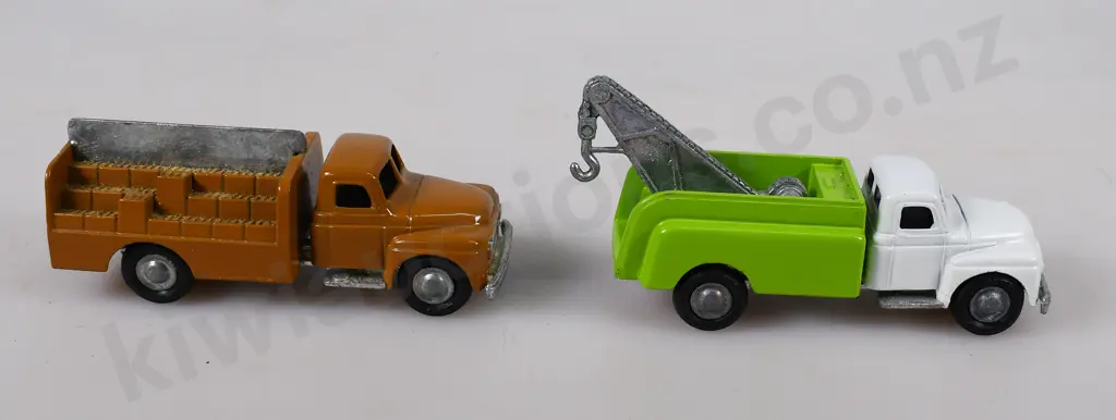 MICRO MODEL MATAI ISSUE INTERNATIONAL DRINKS TRUCK, BREAKDOWN TRUCK Image 1++