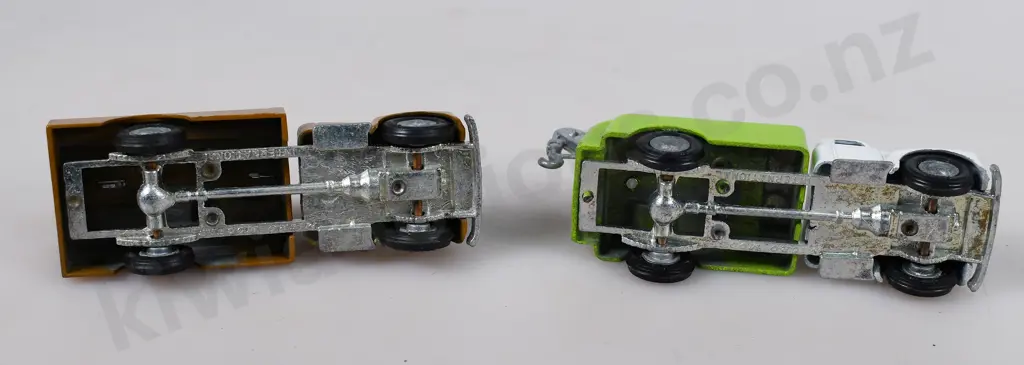 MICRO MODEL MATAI ISSUE INTERNATIONAL DRINKS TRUCK, BREAKDOWN TRUCK Image 1++