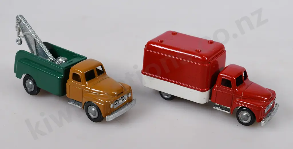 MICRO MODEL MATAI ISSUE INTERNATIONAL DELIVERY VAN, BREAKDOWN TRUCK Image 1++