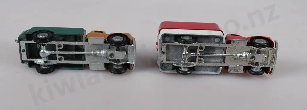 MICRO MODEL MATAI ISSUE INTERNATIONAL DELIVERY VAN, BREAKDOWN TRUCK Image 1++