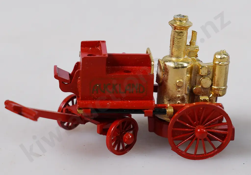 HALLMARK NEW ZEALAND MADE FIRE ENGINES Image 1++