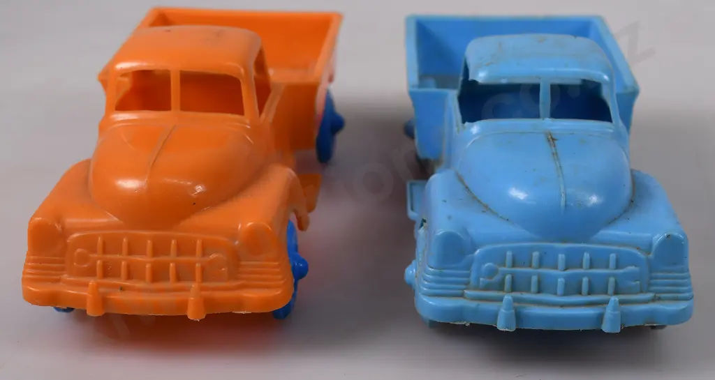 PLASTIC RACING CARS & TRUCKS Image 1++