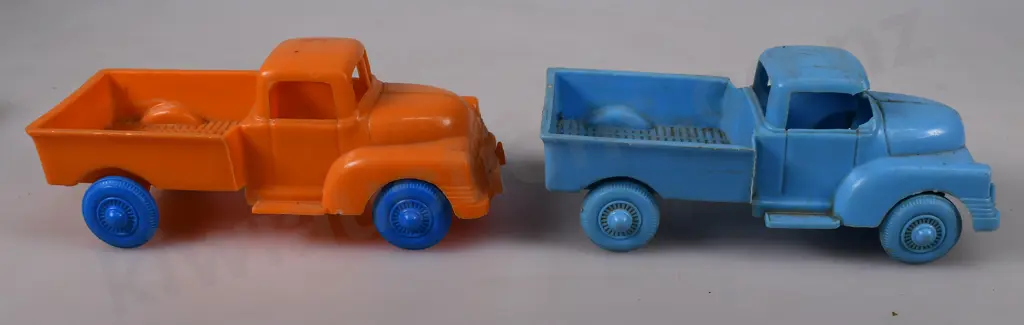 PLASTIC RACING CARS & TRUCKS Image 1++