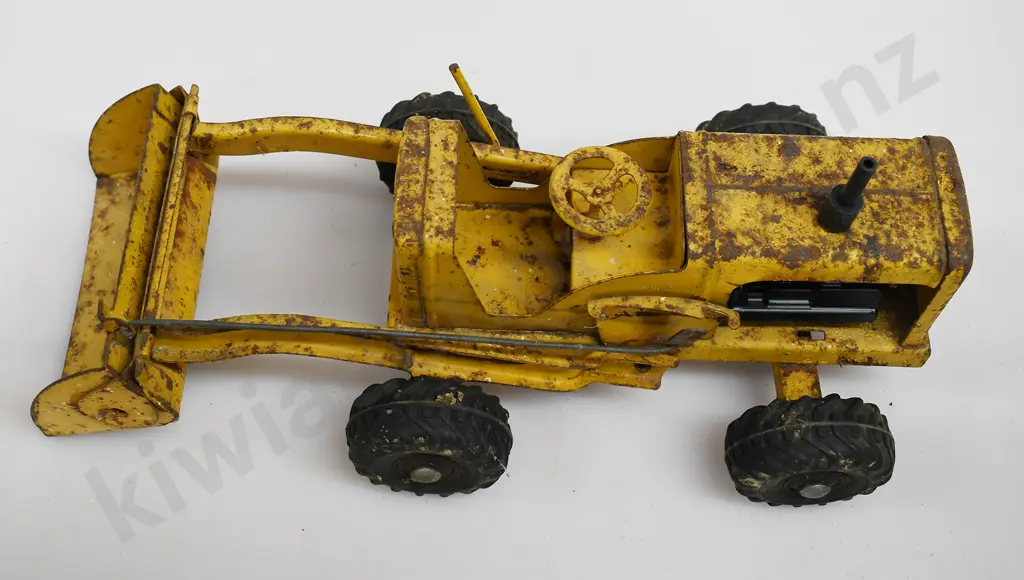 TRI-ANG EARTH MOVING HI LOADER Image 1++