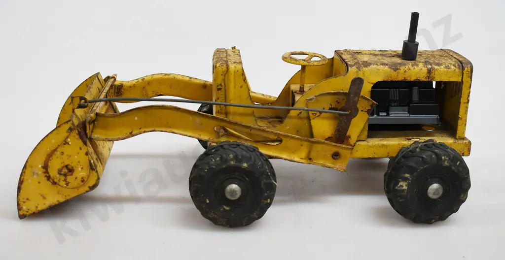 TRI-ANG EARTH MOVING HI LOADER Image 1++