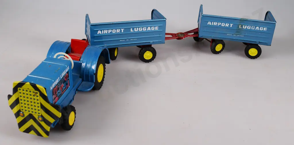 AIRPORT LUGGAGE TRACTOR & CARTS Image 1++