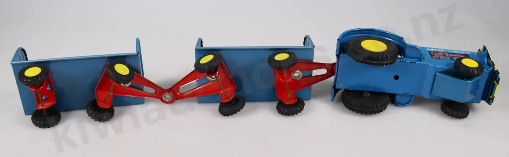 AIRPORT LUGGAGE TRACTOR & CARTS Image 1++