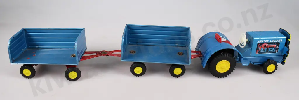 AIRPORT LUGGAGE TRACTOR & CARTS Image 1++